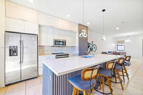 7825 NW 104th Ave, Doral, FL 33178