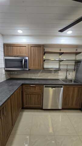 1000 Parkview Dr, Hallandale Beach, FL 33009