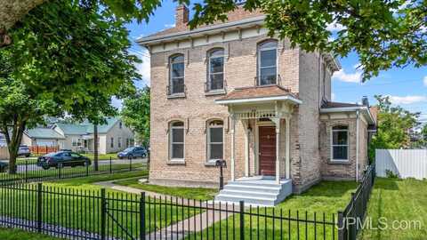 328 S 7th, Escanaba, MI 49829