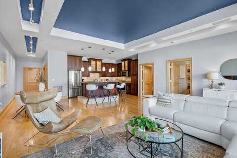 1313 N Franklin Pl, Milwaukee, WI 53202