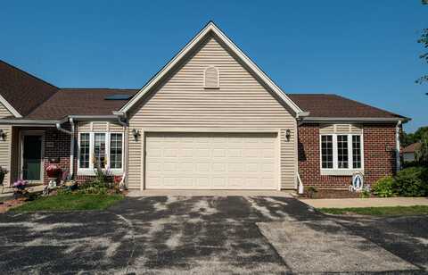 5201 S Tuckaway Blvd, Greenfield, WI 53221