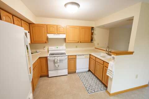 2207 N University Dr, Waukesha, WI 53188