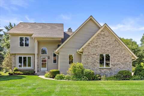 18525 Brookridge Dr, Brookfield, WI 53045