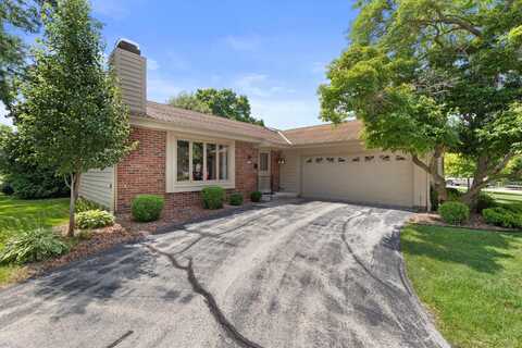 5404 Somerset Ln, Greenfield, WI 53221