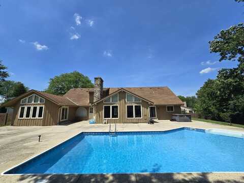 W162n8224 Tamarack Ct, Menomonee Falls, WI 53051