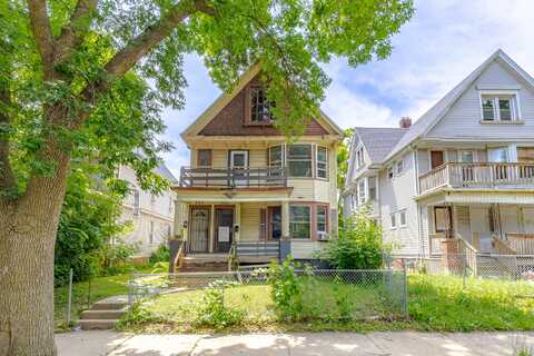 3913 W Walnut St, Milwaukee, WI 53208