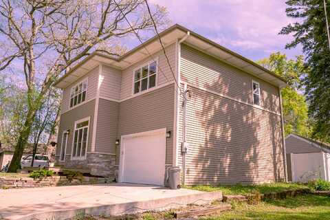 N21w29727 Glen Cove Rd, Pewaukee, WI 53072