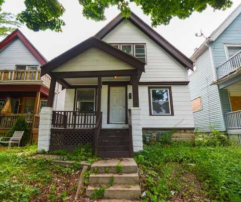 3065 N 29th St, Milwaukee, WI 53210