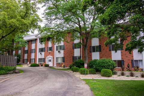 255 Elmwood Ave, Lake Geneva, WI 53147