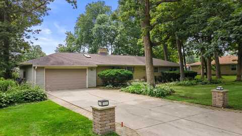 5016 S 34th St, Greenfield, WI 53221