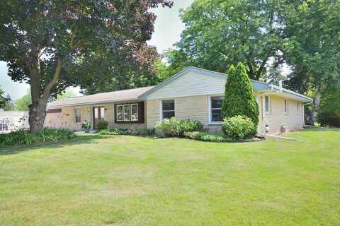 7100 N Parkview Dr, Lannon, WI 53046
