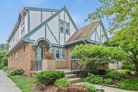 5822 N Bay Ridge Ave, Whitefish Bay, WI 53217