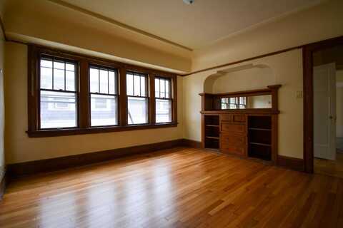 2555 N 51st St, Milwaukee, WI 53210