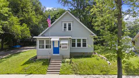 81 S Blain St, Oconomowoc, WI 53066