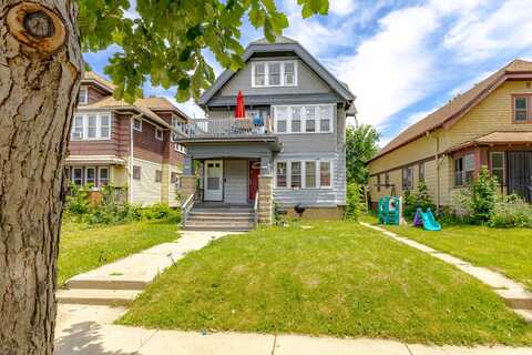 2718 N 49th St, Milwaukee, WI 53210