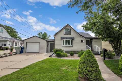 3634 S 88th St, Milwaukee, WI 53228