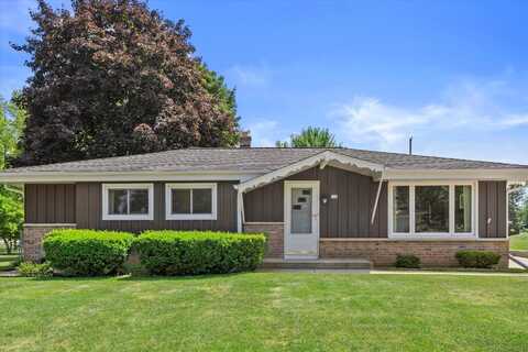 221 W Lilac Ln, Grafton, WI 53024