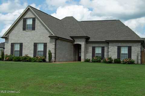 207 Cadet Drive, Senatobia, MS 38668