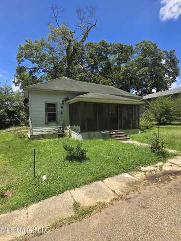 214 S Lowe Street, Hazlehurst, MS 39083