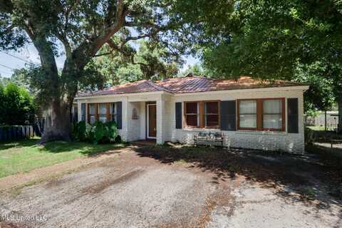 2704 Pine Avenue, Gulfport, MS 39501