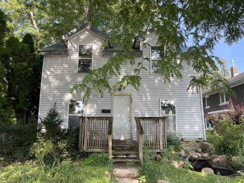 807 Clay Street, Cedar Falls, IA 50613