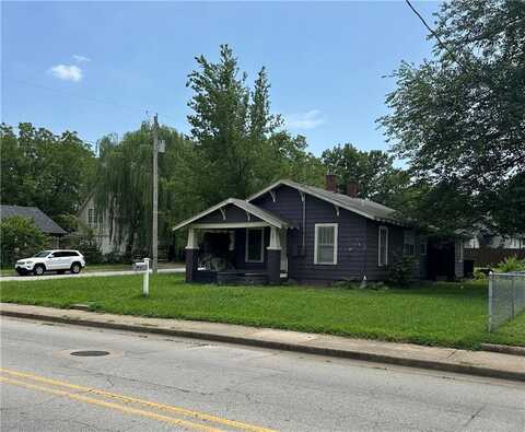 323 Caudle AVE, Springdale, AR 72764