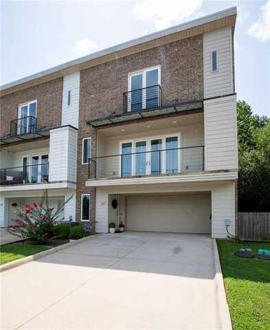 307 E Noble LN, Fayetteville, AR 72703