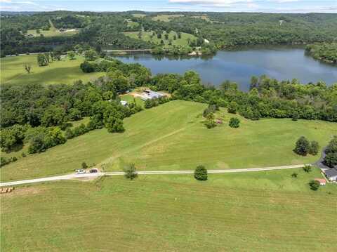 364 Lakewood DR, Green Forest, AR 72638