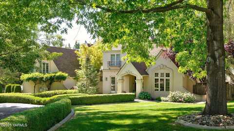6820 Ravens Gate Way, Yakima, WA 98908