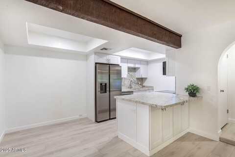 7557 N Dreamy Draw Drive, Phoenix, AZ 85020
