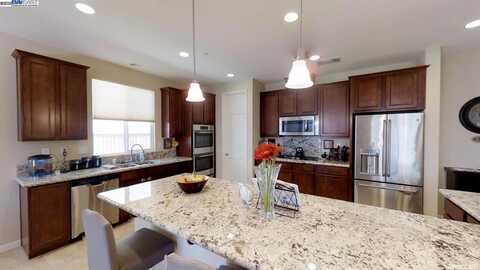 691 N Oliveto Dr, Mountain House, CA 95391