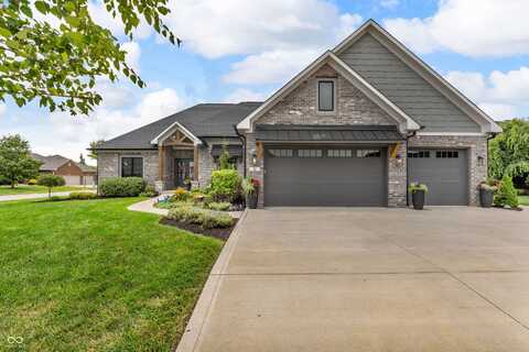 121 Lakeside Drive, Pittsboro, IN 46167