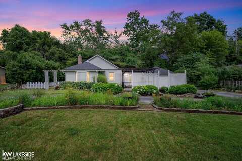 2341 Hester, Keego Harbor, MI 48320