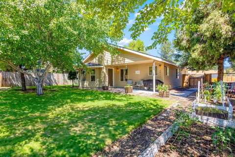 2611 SW Salmon Avenue, Redmond, OR 97756