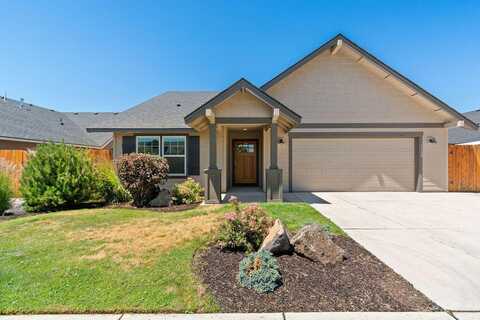 1729 NE 3rd Court, Redmond, OR 97756