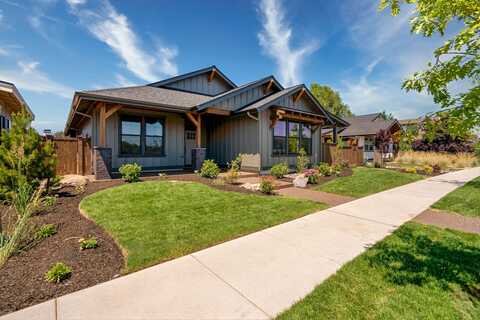 771 NW Northwest 13th Street, Redmond, OR 97756