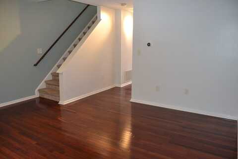 95 Tennis Plaza Rd, Dracut, MA 01826