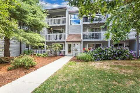 2209 Franklin Crossing Rd, Franklin, MA 02038