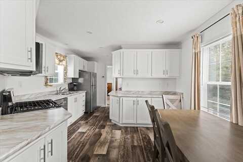 132 Queen Dr, Wareham, MA 02576