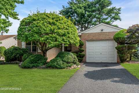 47 Lakeview Drive, Marlboro, NJ 07746