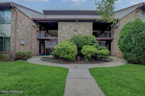 82 Amberly Drive, Manalapan, NJ 07726