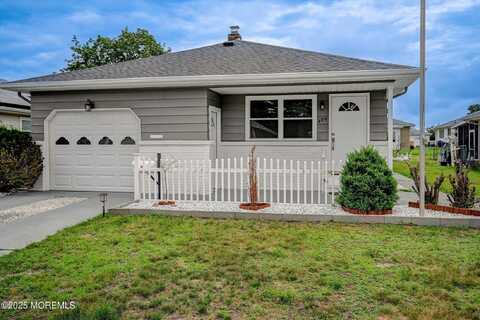 426 Saint Thomas Drive, Toms River, NJ 08757