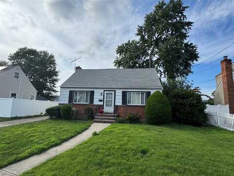 3 Rhodes Lane, Hicksville, NY 11801