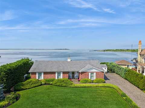 39 Shore Drive W, Copiague, NY 11726