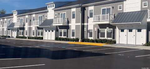 515 Jackson Avenue, Lindenhurst, NY 11757