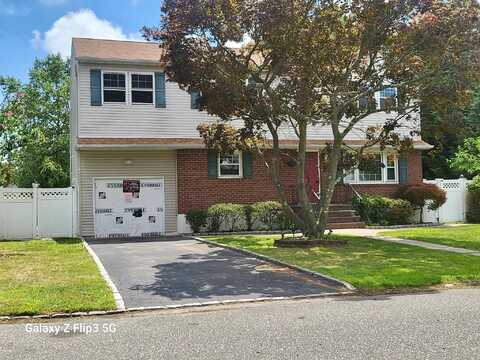 22 2nd Street, Ronkonkoma, NY 11779