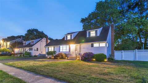 6 Pompano Lane, Massapequa Park, NY 11762
