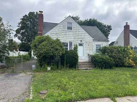 108 Lido Parkway, Lindenhurst, NY 11757