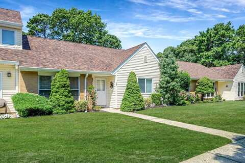 67 Crescent Circle, Holbrook, NY 11741