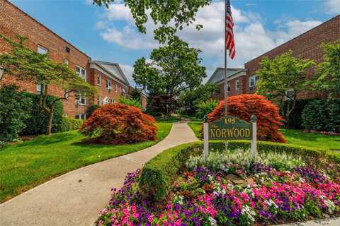 195 N Village Avenue, Rockville Centre, NY 11570